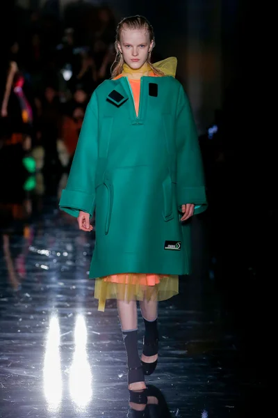 Look 7